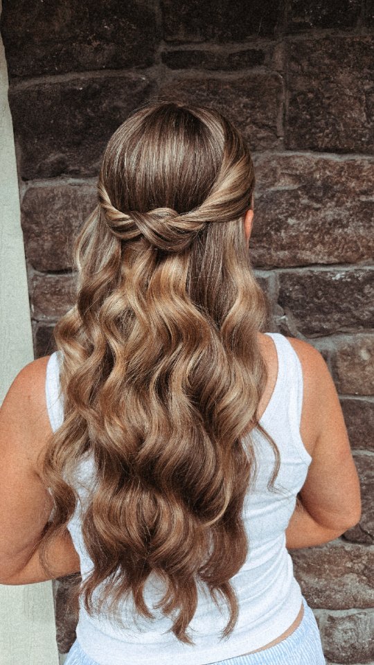 Effortless textured bridal waves